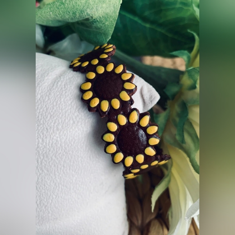 Sunflower Snap-On Leather Bracelet Women